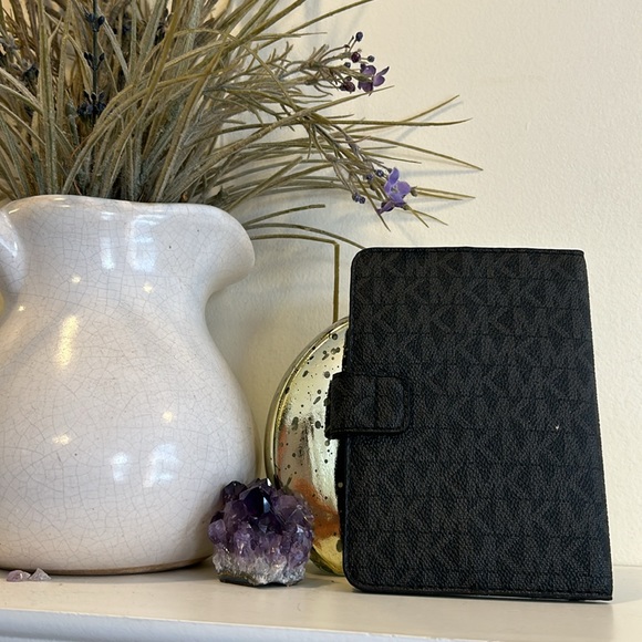 Michael kors monogram charcoal passport holder - Picture 5 of 14